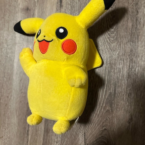 Pikachu 2013 Small Pokémon Plush - Picture 2 of 6